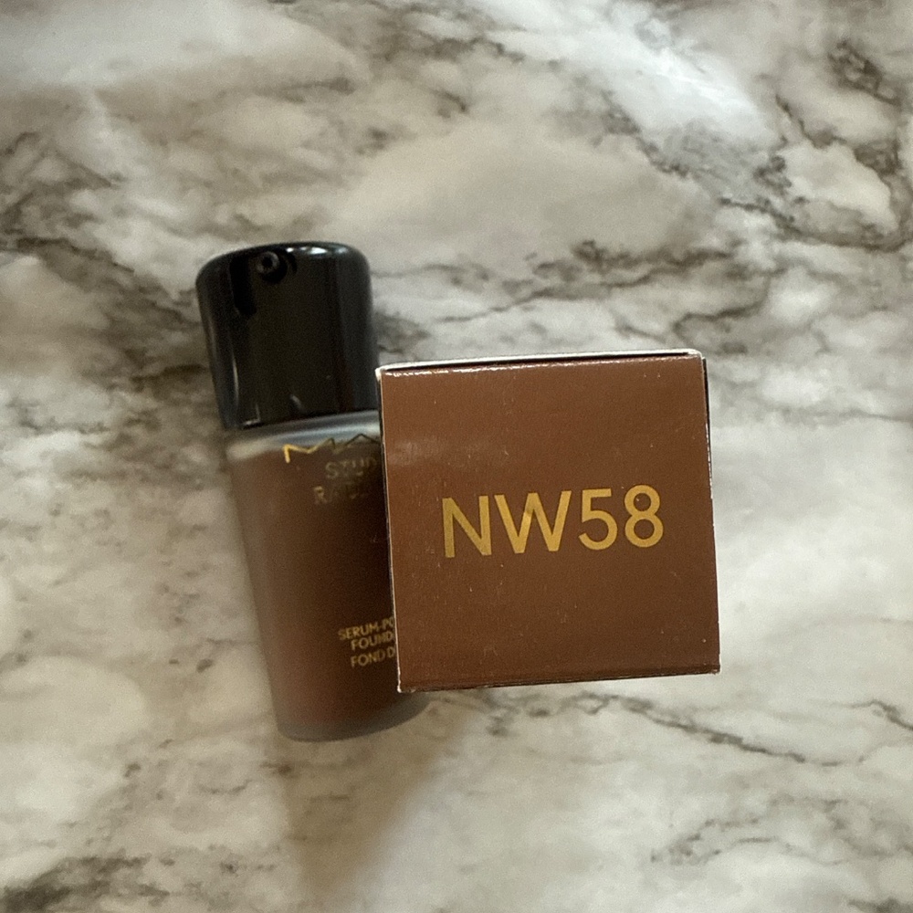 MAC COSMETICS STUDIO RADIANCE FOUNDATION:NW58 - Picture 2 of 3